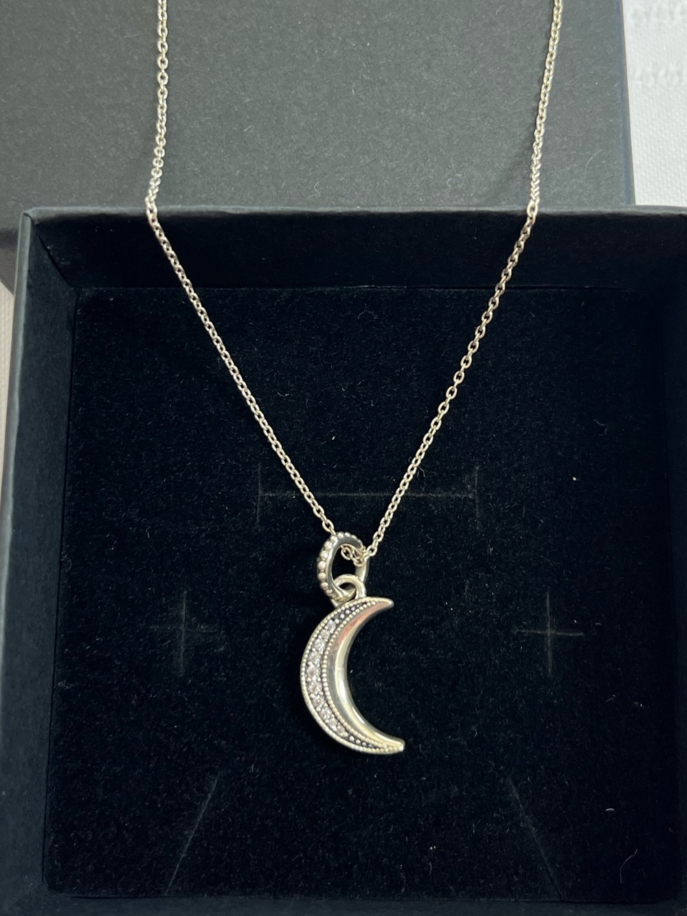 Pandora crescent moon pendant and necklace
sterling silver
Stamped 925 ALE